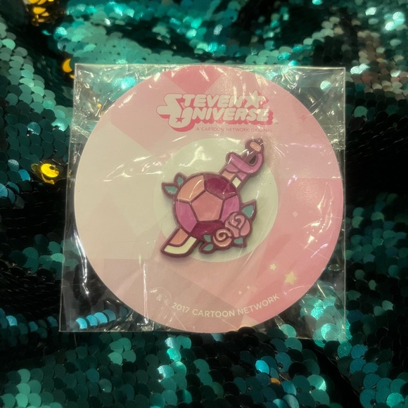 Steven Universe infinity scarf and pin! Brand new, never worn! - Picture 7 of 7
